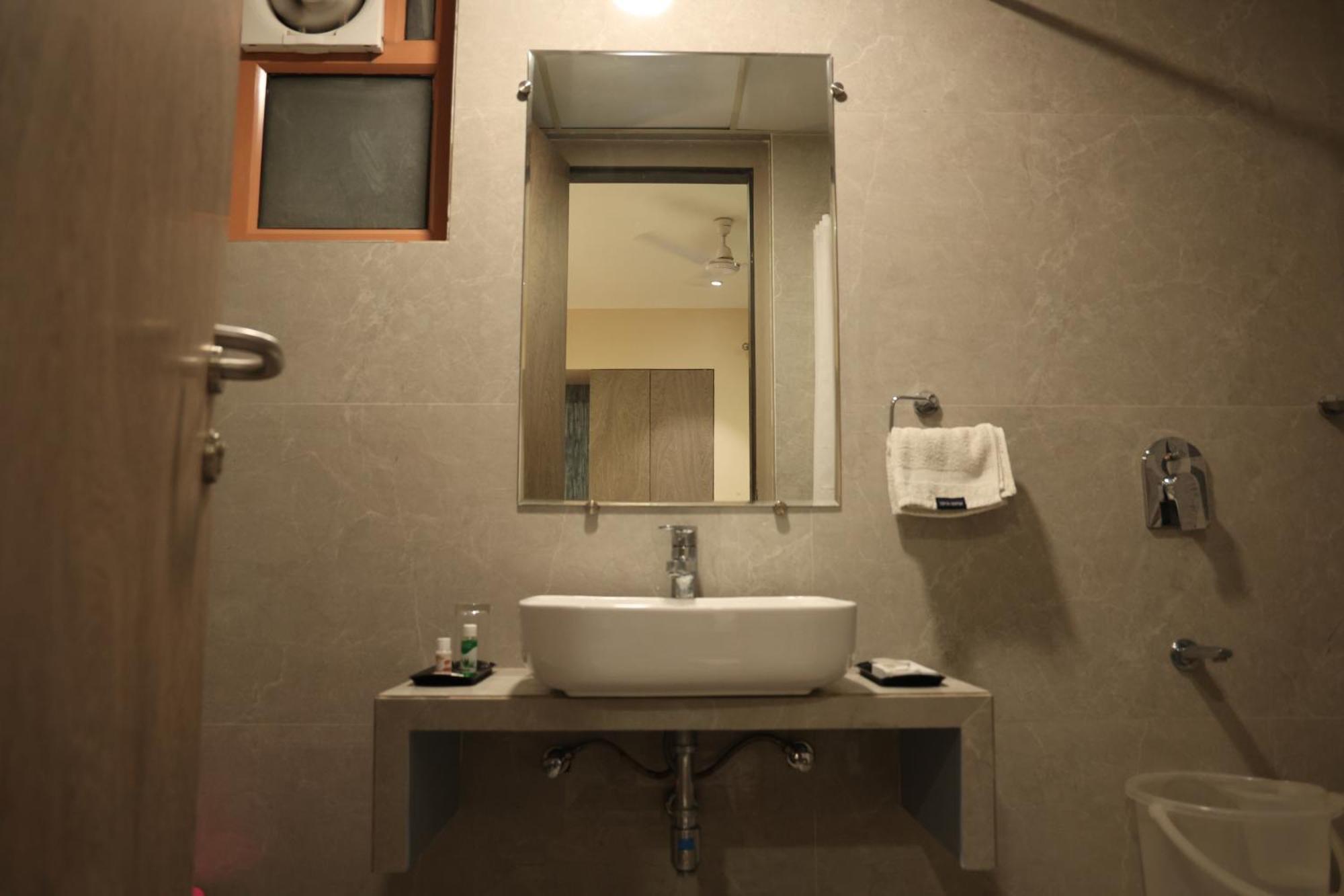 Hotel Pinaka Inn Lucknow Luaran gambar